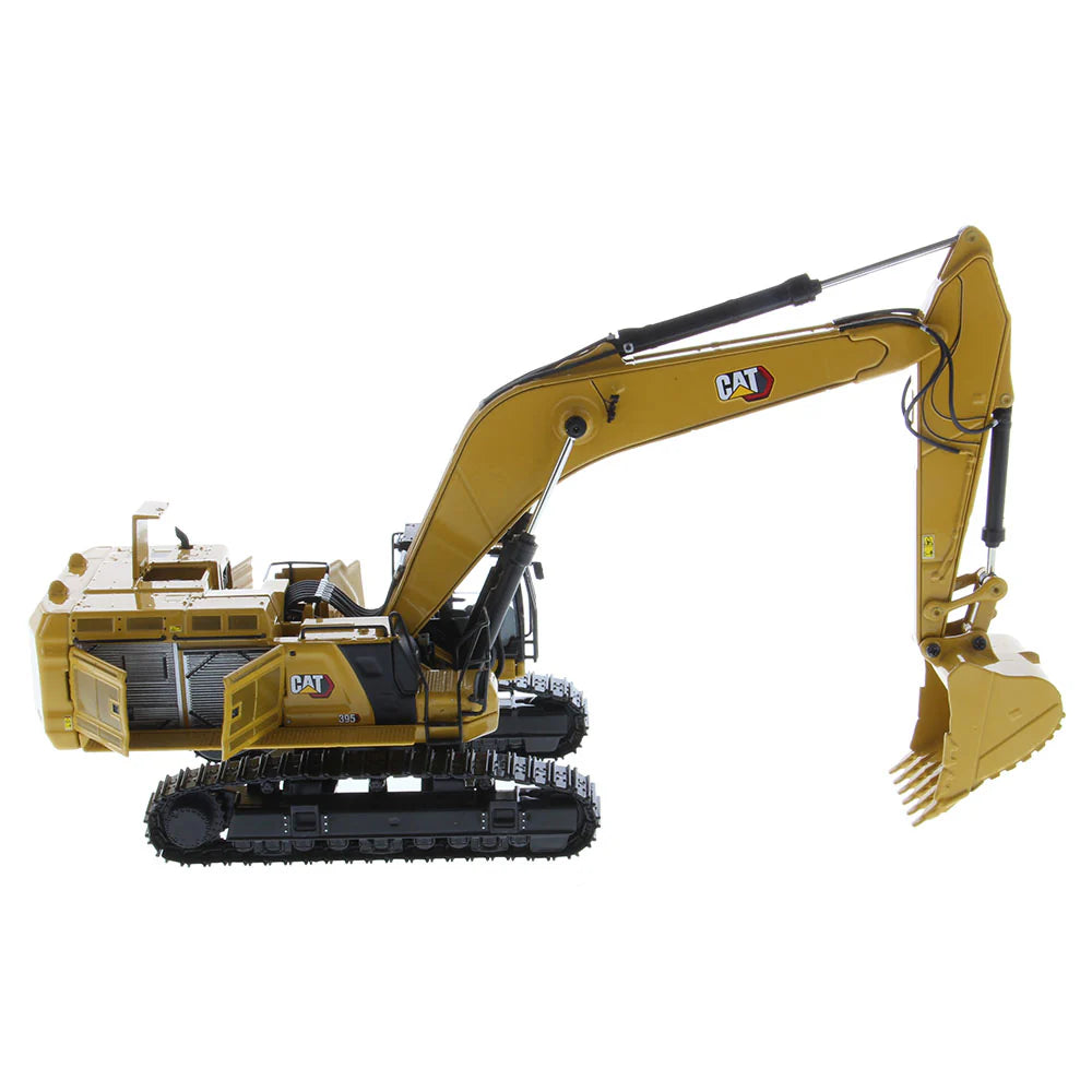 Escavadeira Hidráulica Grande Cat® 395, (versão GP), com 2 ferramentas de trabalho adicionais: Martelo e Tesoura, em escala 1:50