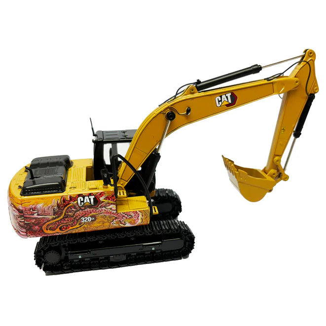 Escavadeira Hidráulica Cat 320 GX com Decoração Especial Ano do Dragão, em escala 1:50